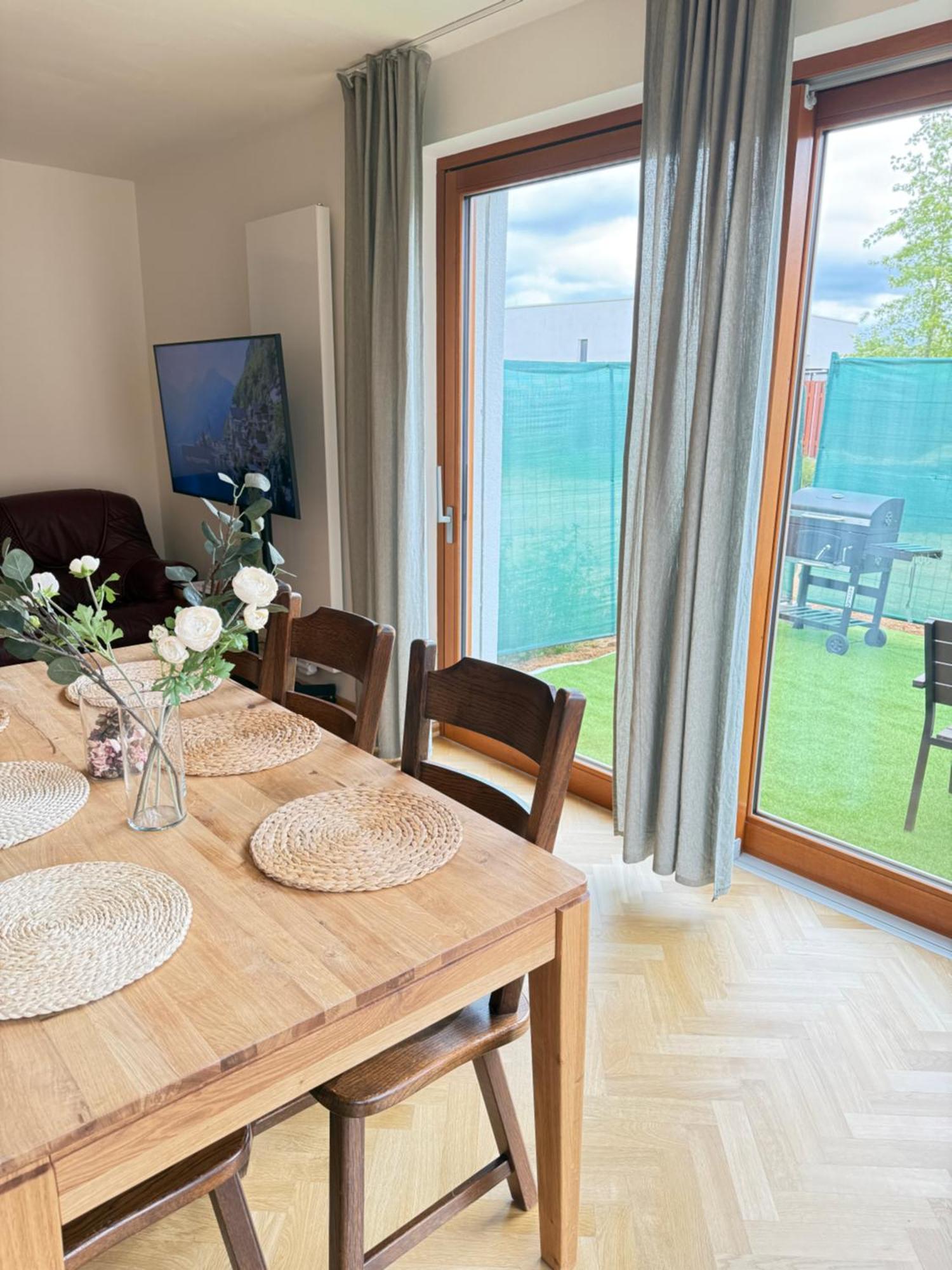 Familyvilla, New 4 Luxury Big Apartments, Parking Praha Eksteriør bilde