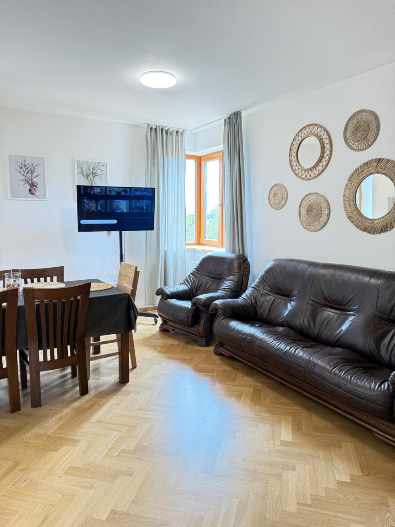 Familyvilla, New 4 Luxury Big Apartments, Parking Praha Eksteriør bilde