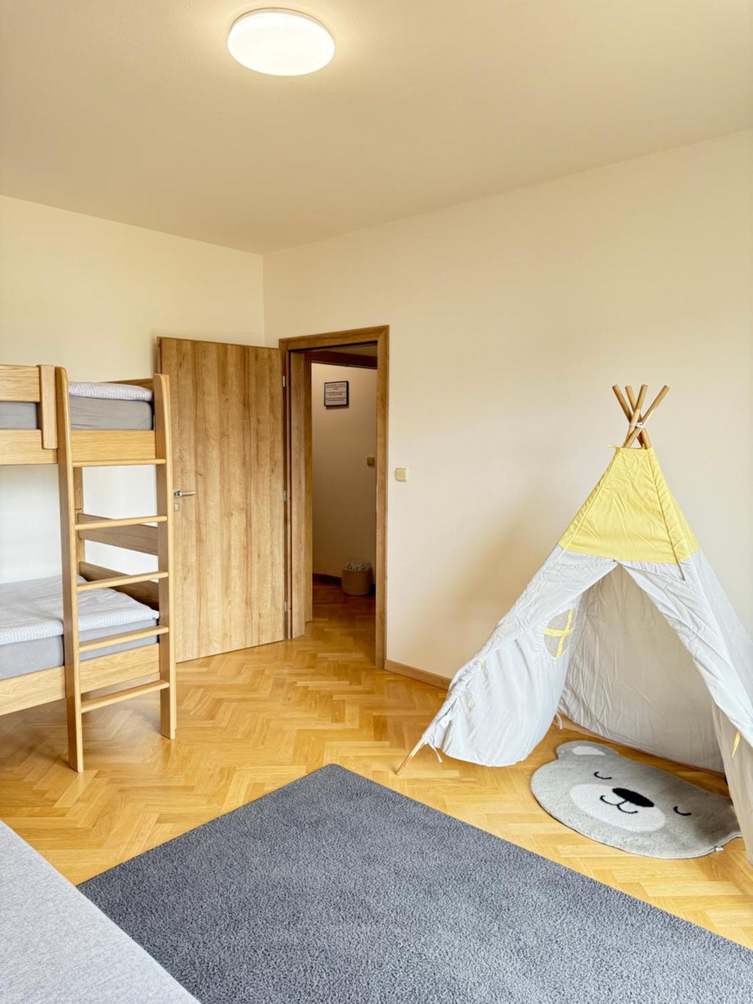 Familyvilla, New 4 Luxury Big Apartments, Parking Praha Eksteriør bilde